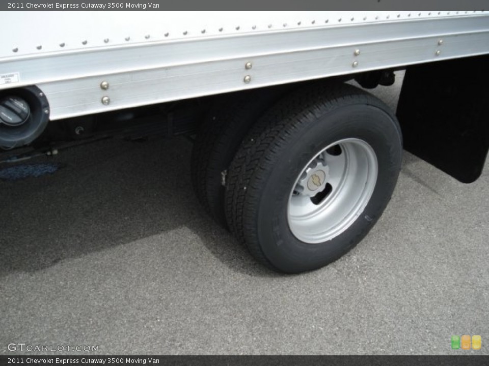 2011 Chevrolet Express Cutaway 3500 Moving Van Wheel and Tire Photo #53510416