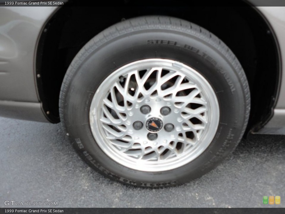1999 Pontiac Grand Prix SE Sedan Wheel and Tire Photo #53582022