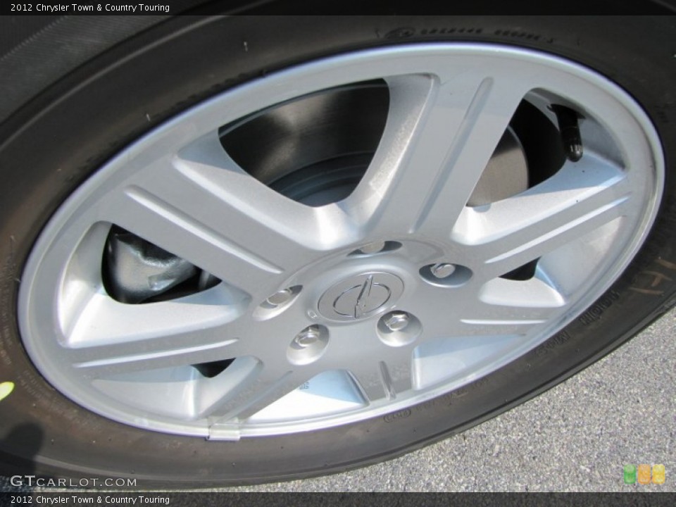 2012 Chrysler Town & Country Touring Wheel and Tire Photo #53605275