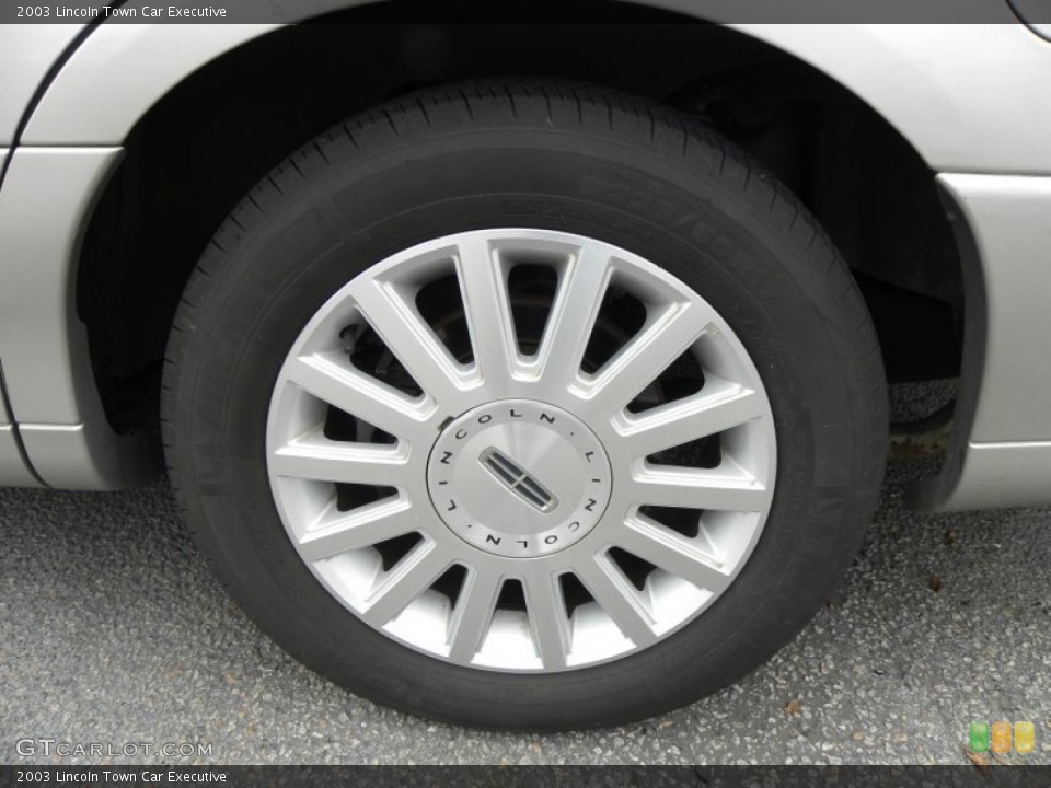 2003 Lincoln Town Car Executive Wheel and Tire Photo #53830171