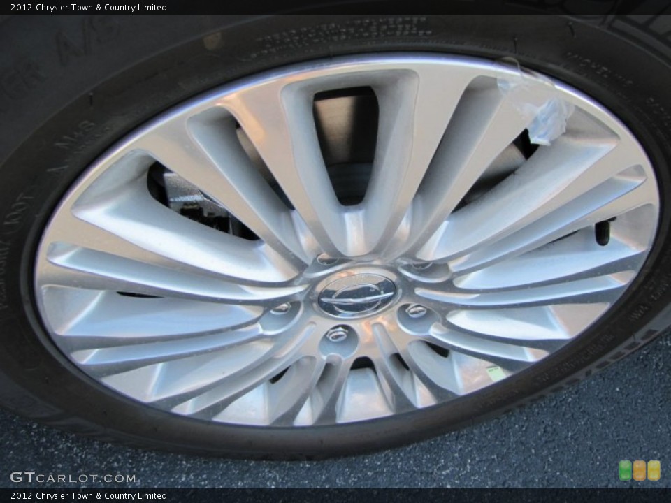 2012 Chrysler Town & Country Limited Wheel and Tire Photo #53926387