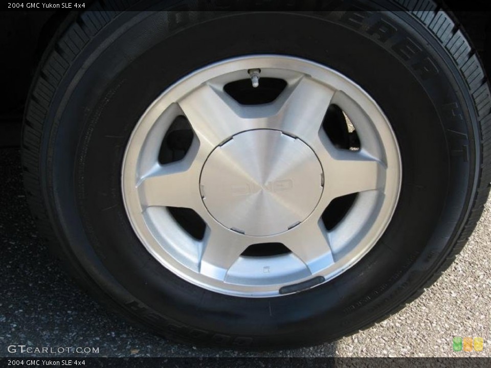 2004 GMC Yukon SLE 4x4 Wheel and Tire Photo #53987602