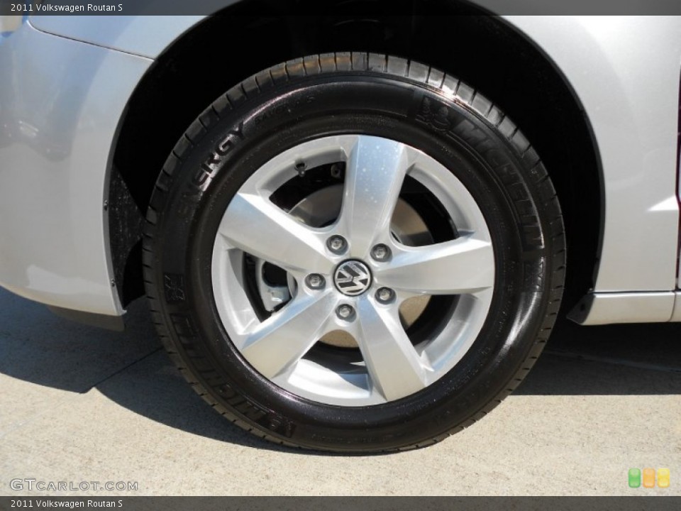 2011 Volkswagen Routan S Wheel and Tire Photo #54053627