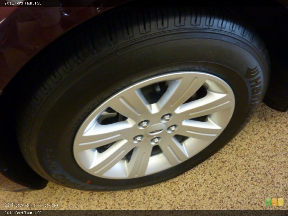 2011 Ford Taurus SE Wheel and Tire Photo #54081117