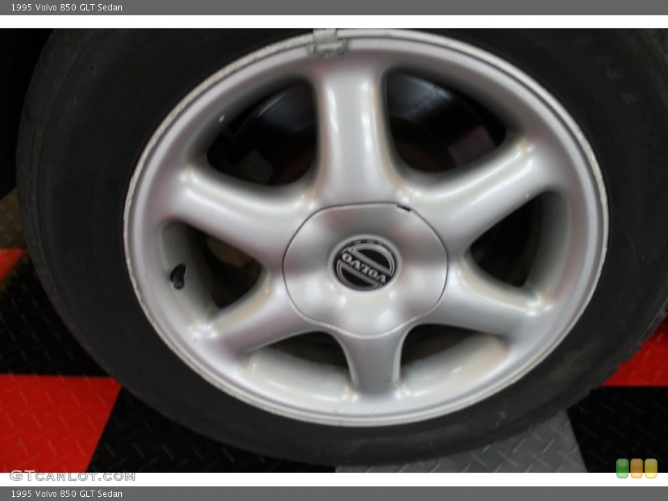 1995 Volvo 850 GLT Sedan Wheel and Tire Photo #54177112