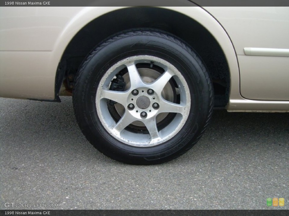 1998 Nissan Maxima GXE Wheel and Tire Photo #54205730