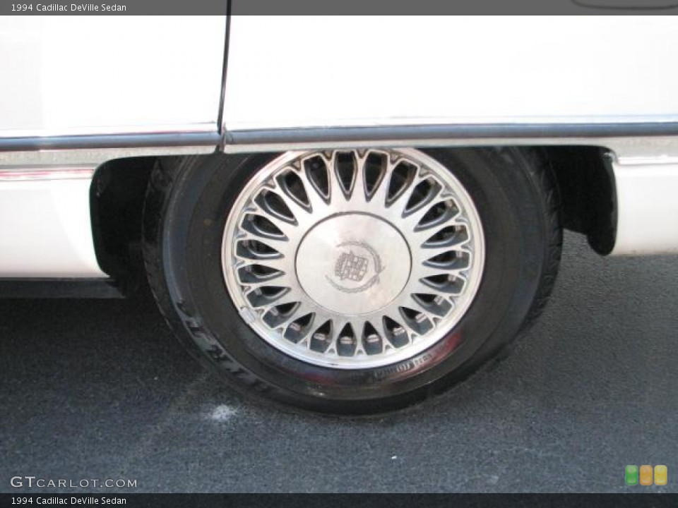 1994 Cadillac DeVille Sedan Wheel and Tire Photo #54328669