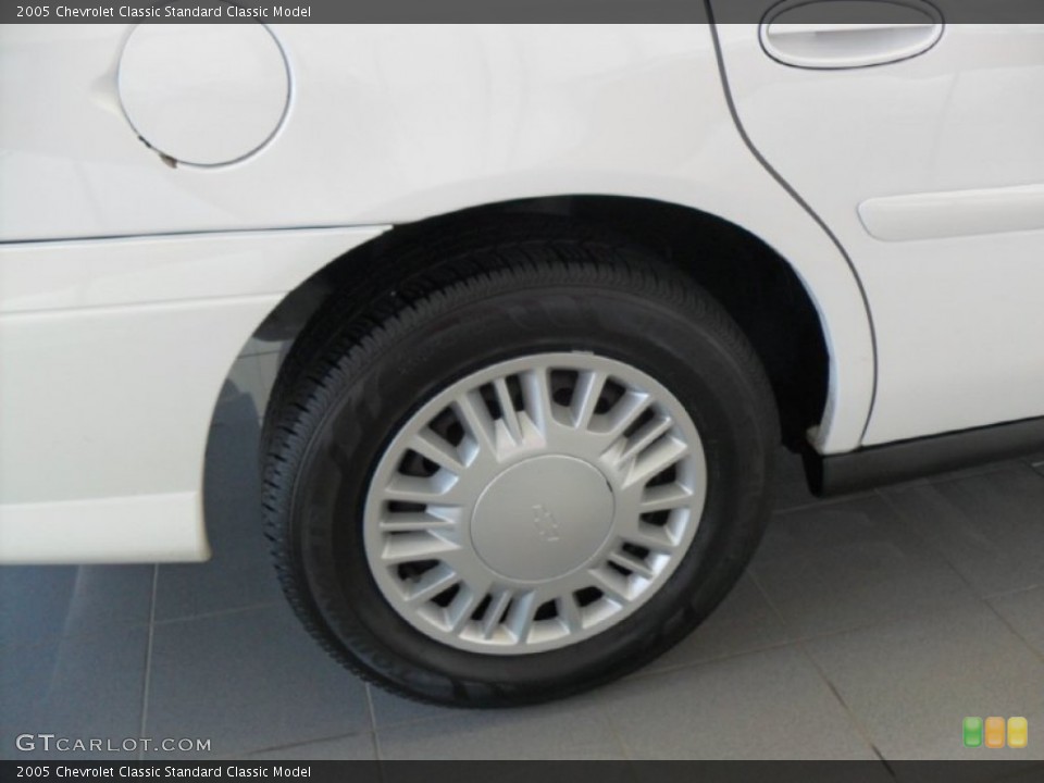 2005 Chevrolet Classic  Wheel and Tire Photo #54427884