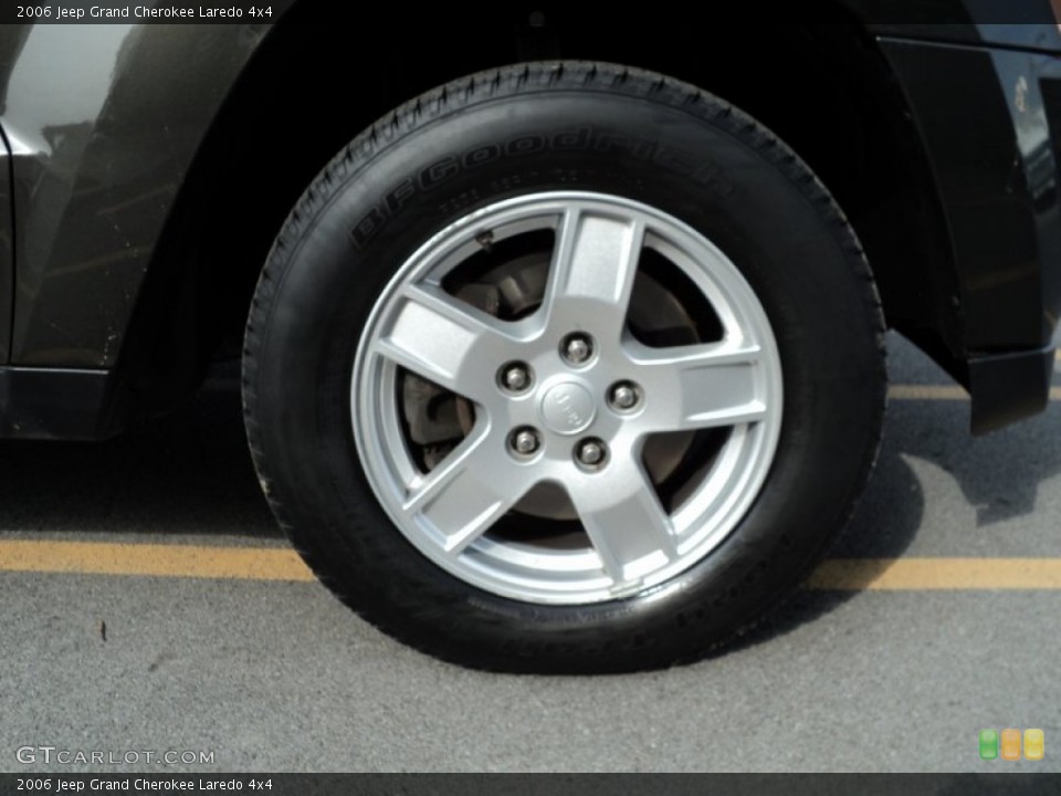 2006 Jeep Grand Cherokee Laredo 4x4 Wheel and Tire Photo #54477062