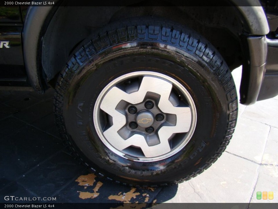 2000 Chevrolet Blazer LS 4x4 Wheel and Tire Photo #54631752