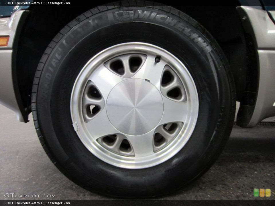 2001 Chevrolet Astro LS Passenger Van Wheel and Tire Photo #54659541