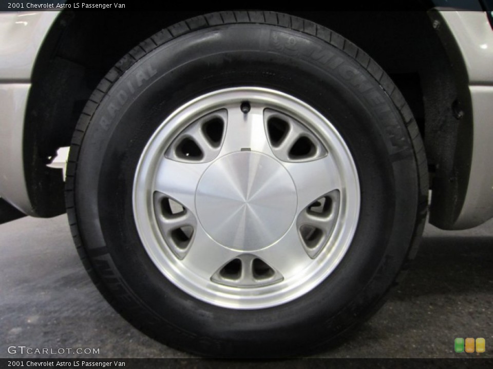 2001 Chevrolet Astro LS Passenger Van Wheel and Tire Photo #54659601