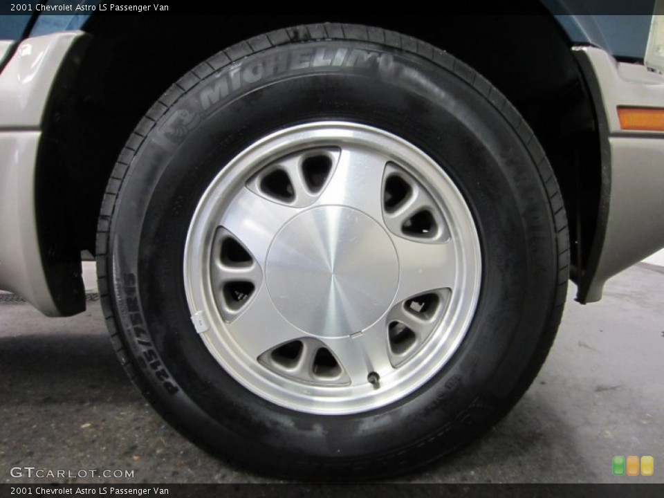 2001 Chevrolet Astro LS Passenger Van Wheel and Tire Photo #54659610