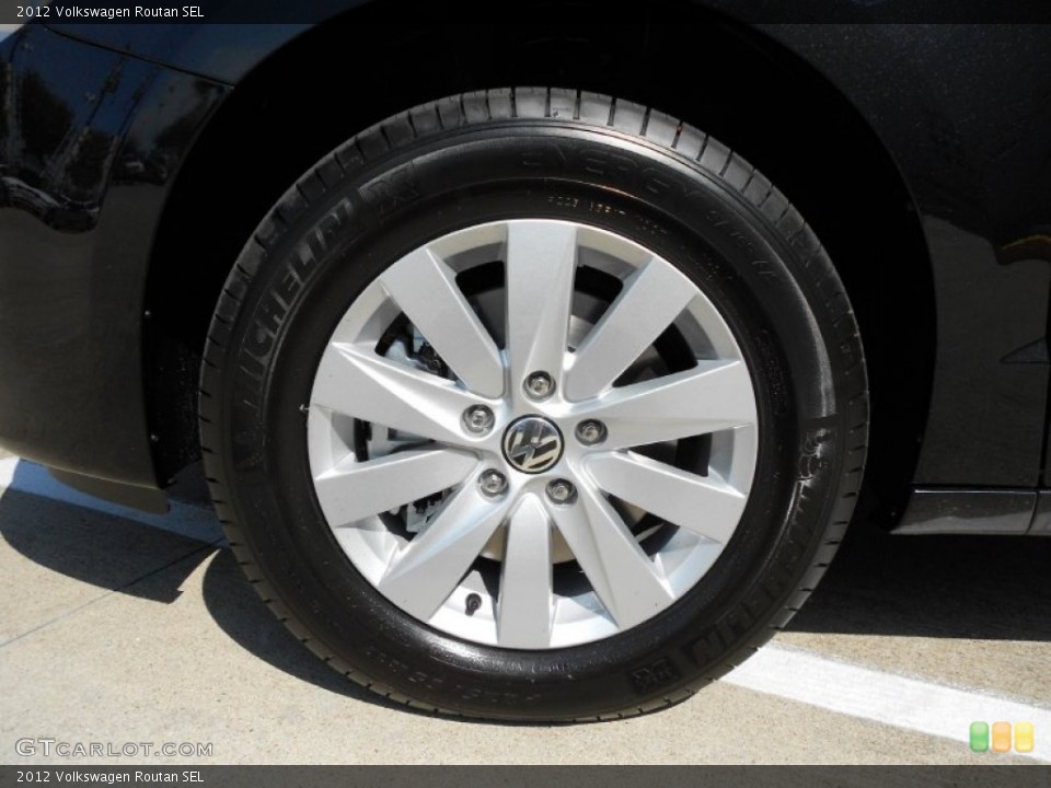 2012 Volkswagen Routan SEL Wheel and Tire Photo #54697660