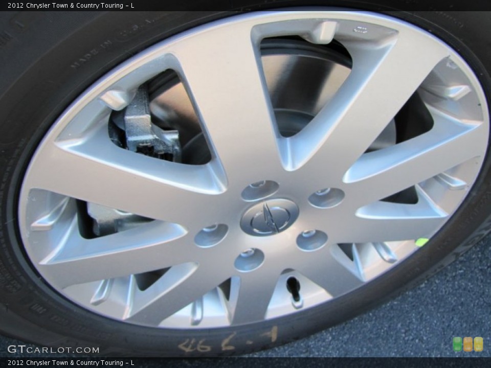 2012 Chrysler Town & Country Touring - L Wheel and Tire Photo #54918286