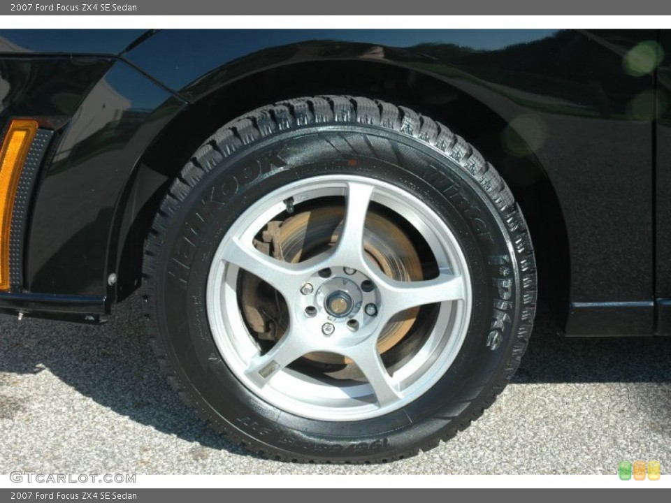 2007 Ford Focus Custom Wheel and Tire Photo #54988386