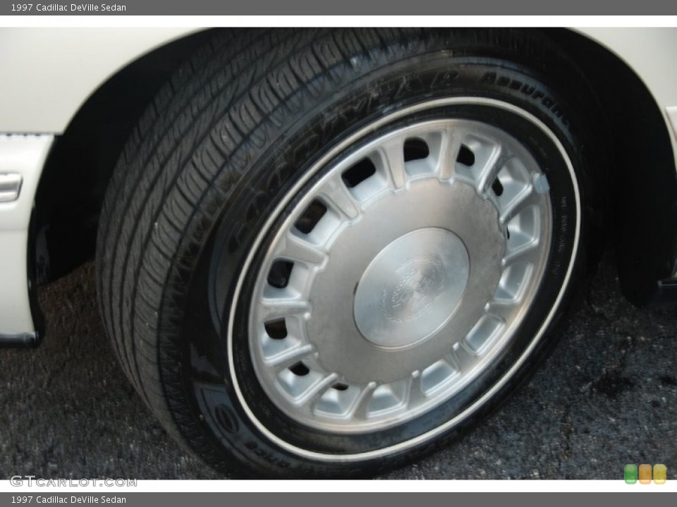 1997 Cadillac DeVille Sedan Wheel and Tire Photo #55082146