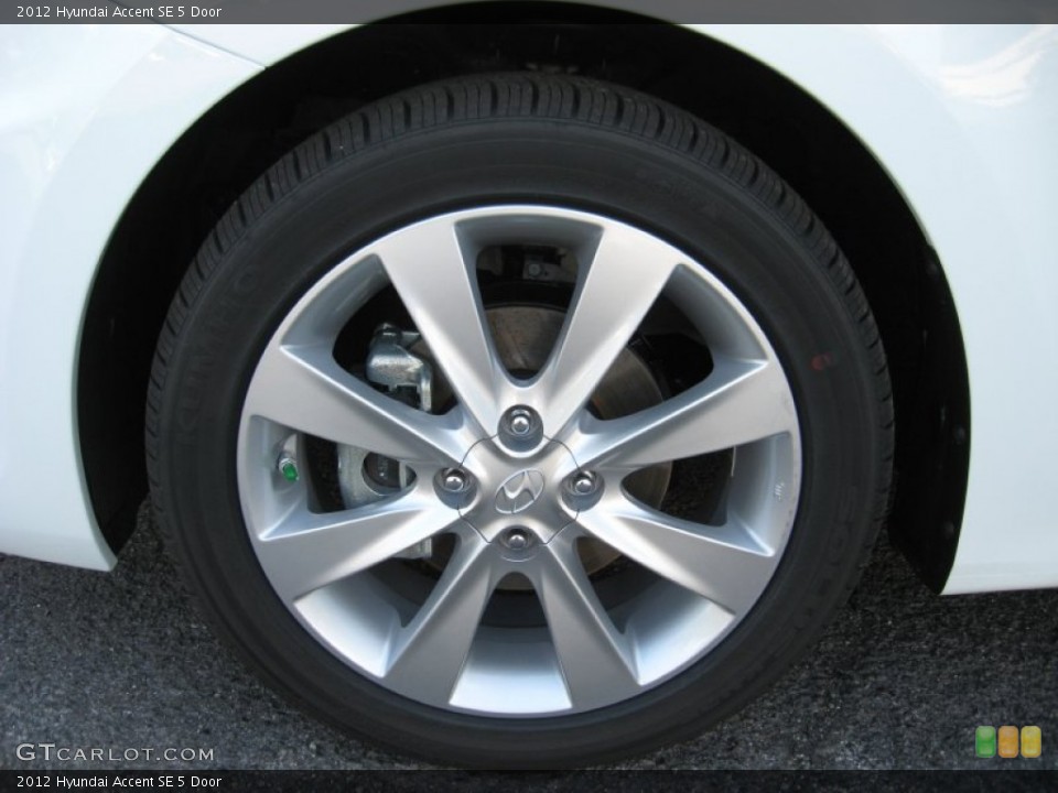 2012 Hyundai Accent SE 5 Door Wheel and Tire Photo #55383147