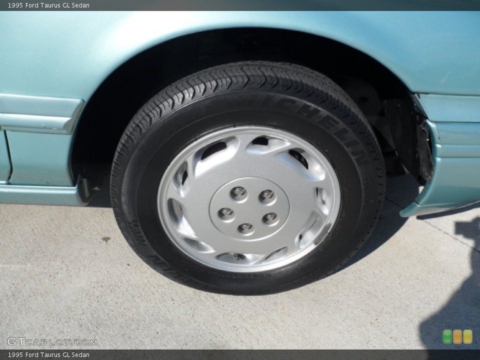 1995 Ford Taurus GL Sedan Wheel and Tire Photo #55393644
