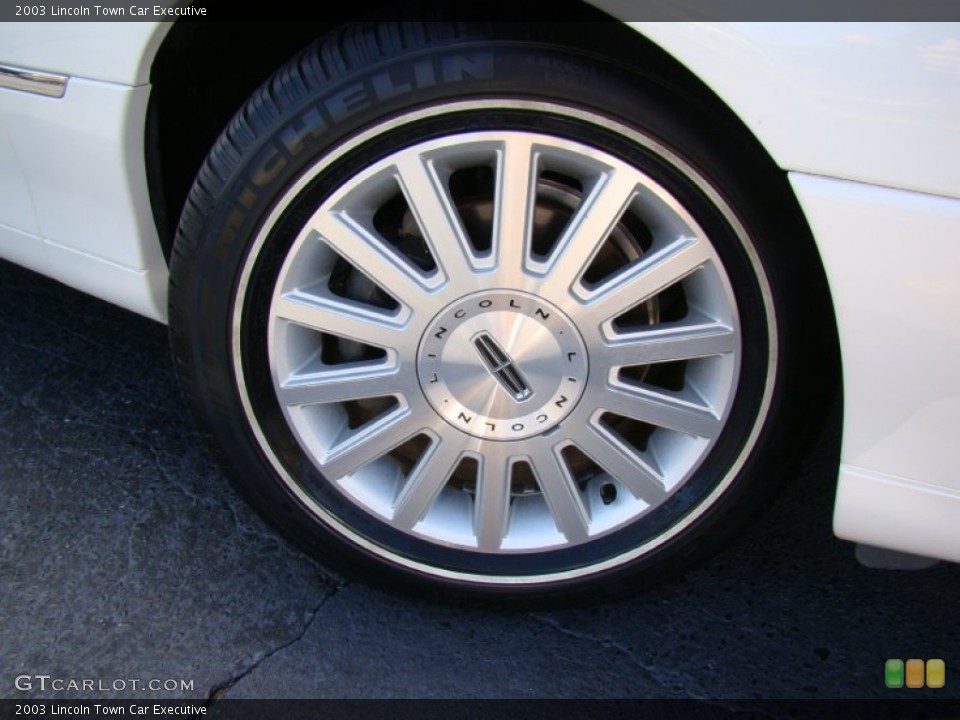 2003 Lincoln Town Car Executive Wheel and Tire Photo #55562688