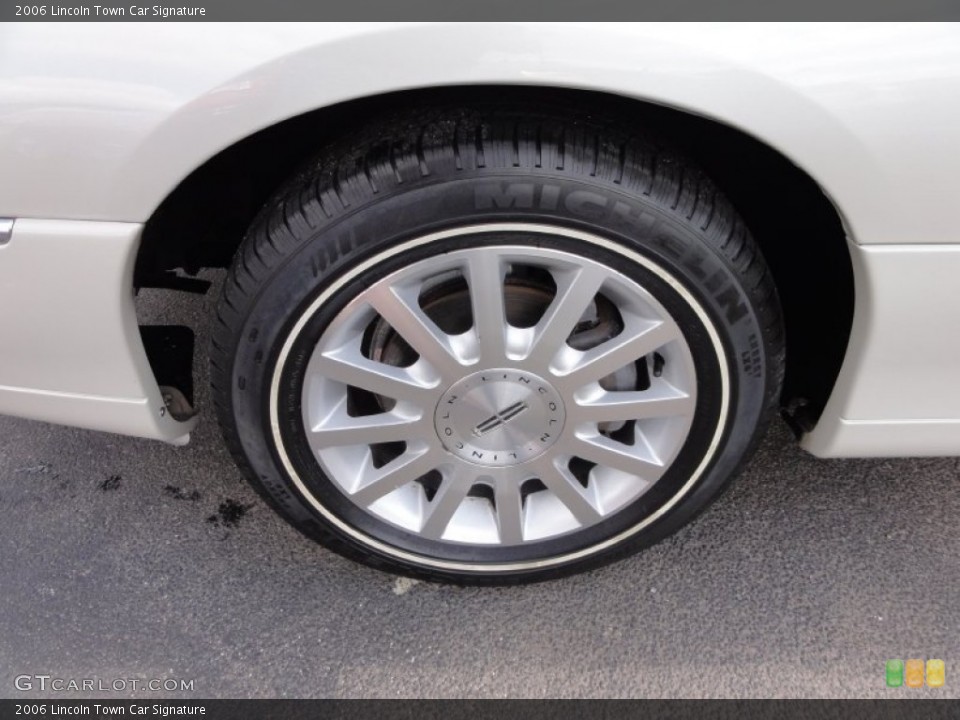 2006 Lincoln Town Car Signature Wheel and Tire Photo #55565265
