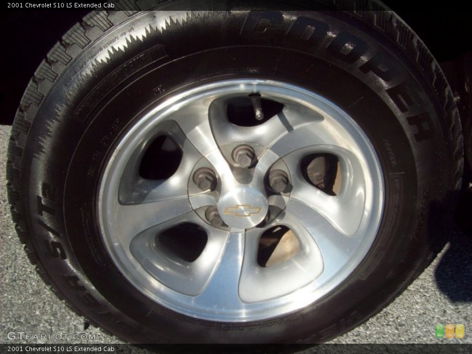2001 Chevrolet S10 LS Extended Cab Wheel and Tire Photo #55682131