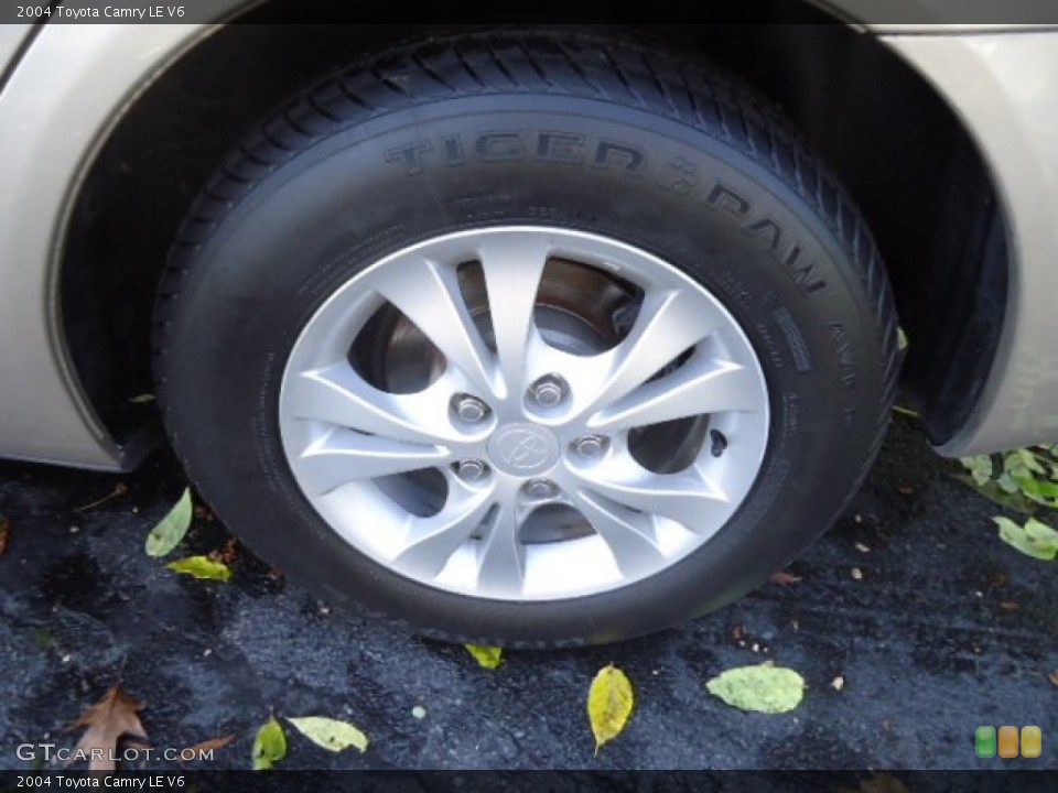 2004 Toyota Camry LE V6 Wheel and Tire Photo #55692386