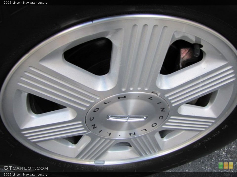 2005 Lincoln Navigator Luxury Wheel and Tire Photo #55766441