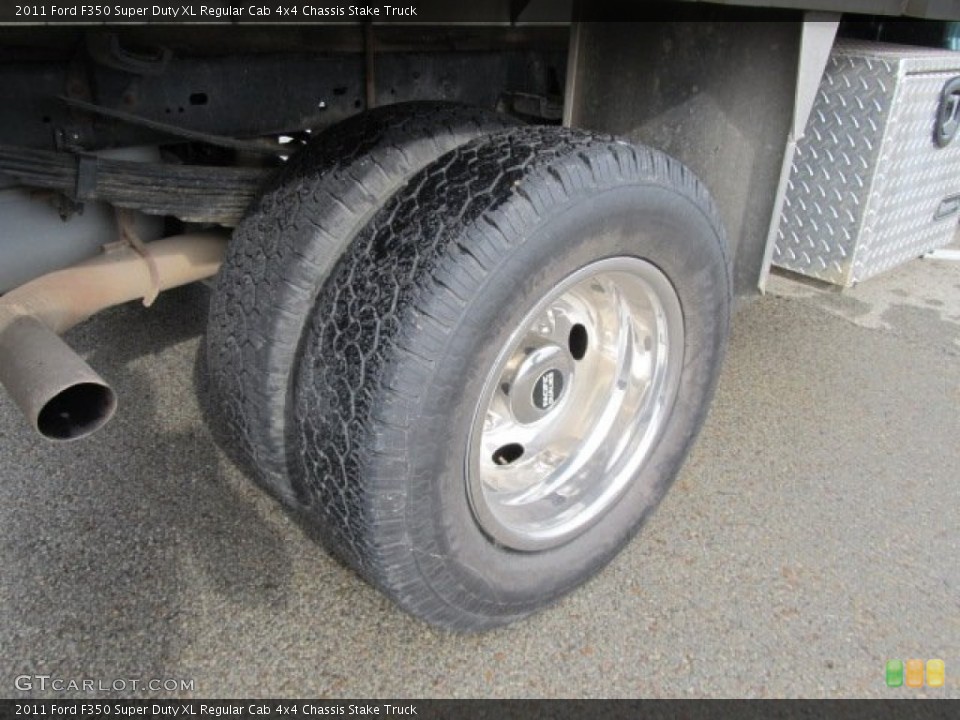2011 Ford F350 Super Duty XL Regular Cab 4x4 Chassis Stake Truck Wheel and Tire Photo #55840583