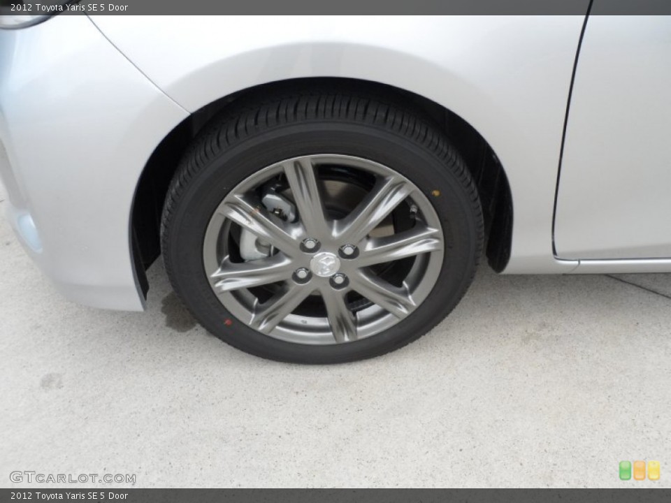 2012 Toyota Yaris SE 5 Door Wheel and Tire Photo #56005337