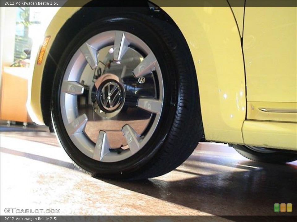 2012 Volkswagen Beetle 2.5L Wheel and Tire Photo #56141117