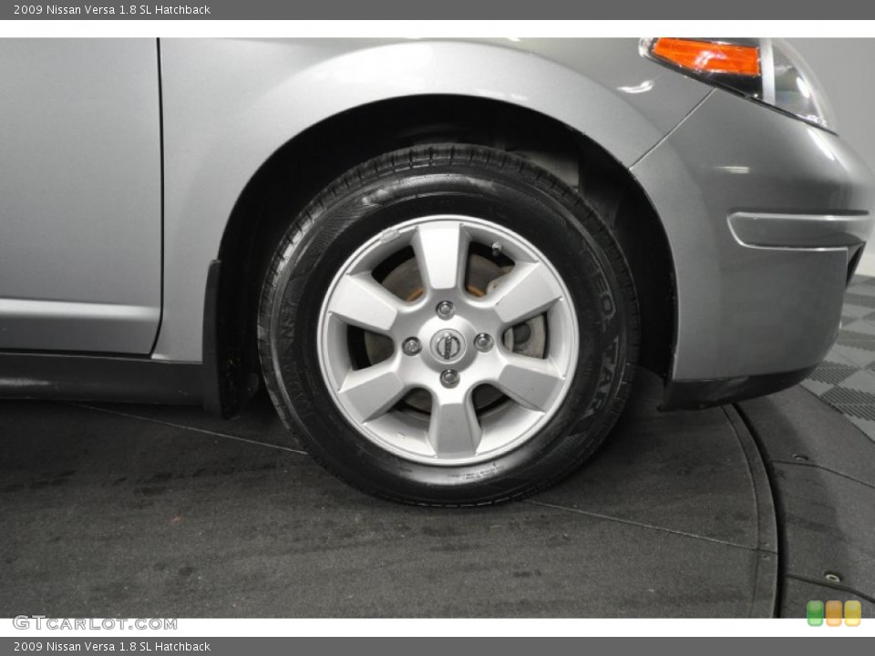 2009 Nissan Versa 1.8 SL Hatchback Wheel and Tire Photo #56424823