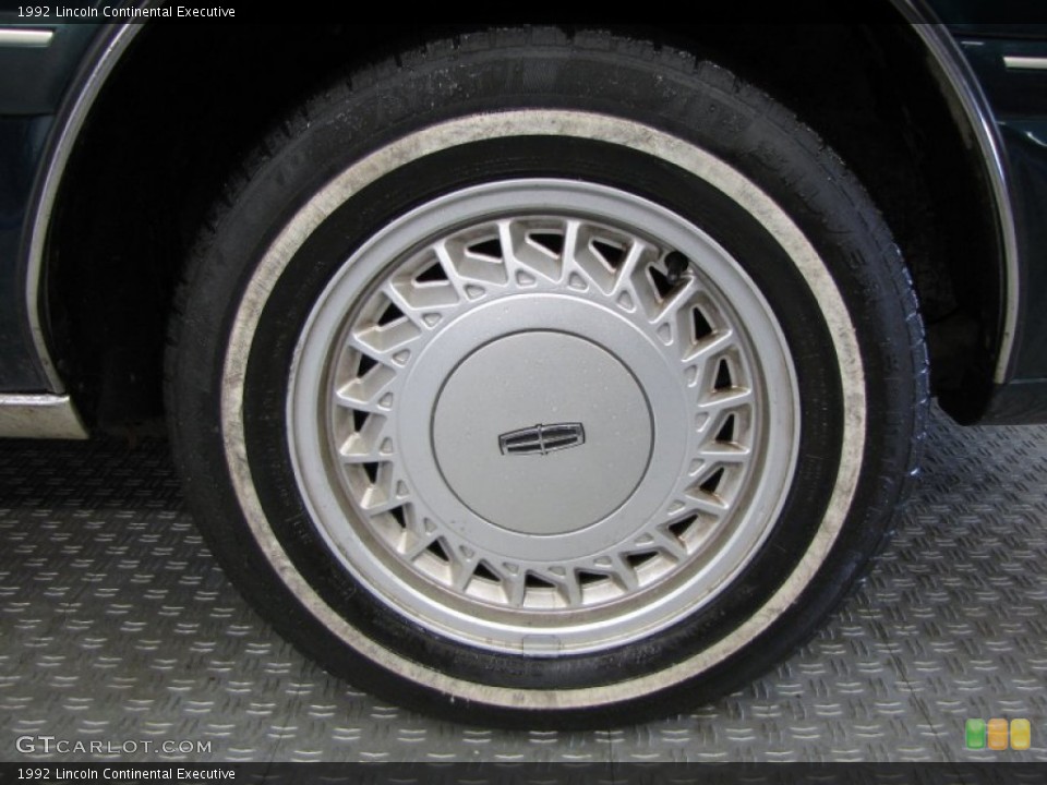 1992 Lincoln Continental Executive Wheel and Tire Photo #56526823