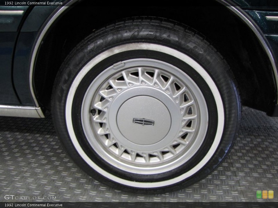 1992 Lincoln Continental Executive Wheel and Tire Photo #56526841