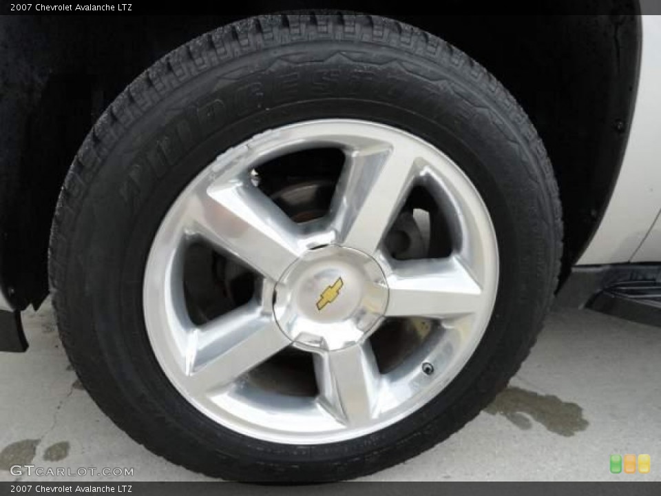 2007 Chevrolet Avalanche LTZ Wheel and Tire Photo #56556727