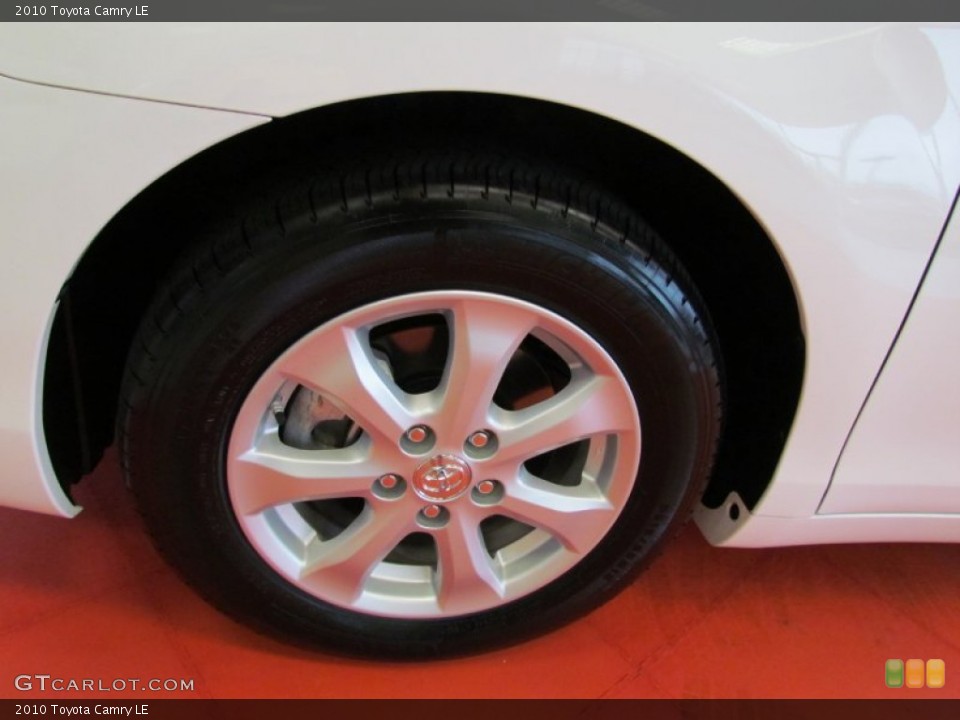 2010 Toyota Camry LE Wheel and Tire Photo #56582217
