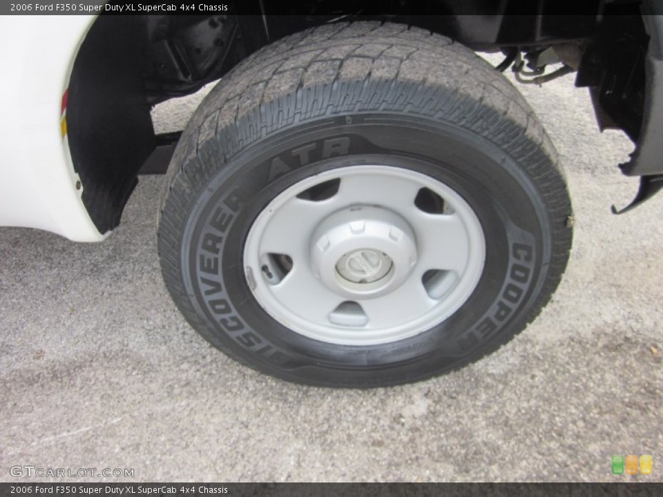 2006 Ford F350 Super Duty XL SuperCab 4x4 Chassis Wheel and Tire Photo #56603907