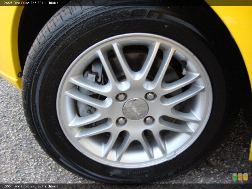 2006 Ford Focus ZX5 SE Hatchback Wheel and Tire Photo #56847719