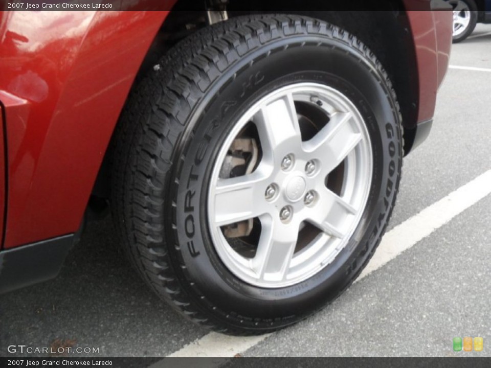 2007 Jeep Grand Cherokee Laredo Wheel and Tire Photo #56869055