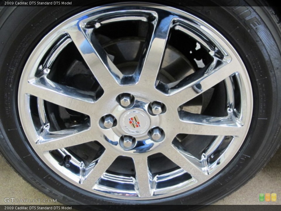 2009 Cadillac DTS  Wheel and Tire Photo #57190079