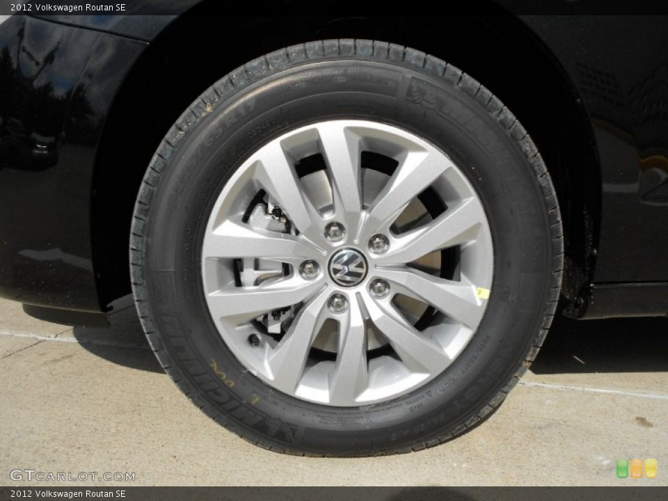 2012 Volkswagen Routan SE Wheel and Tire Photo #57234050