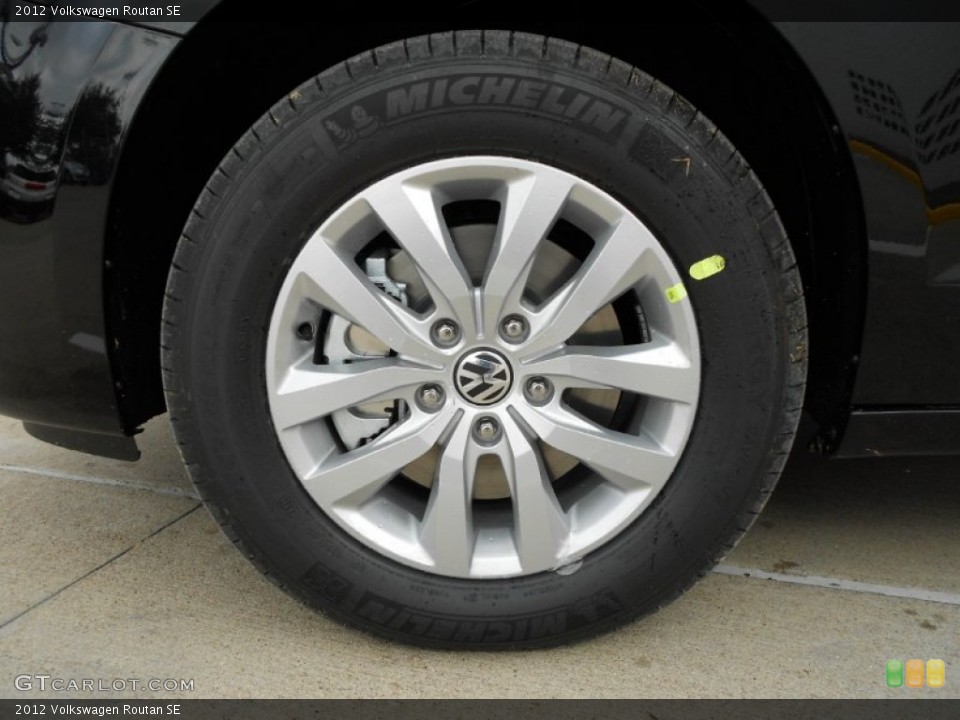 2012 Volkswagen Routan SE Wheel and Tire Photo #57234280
