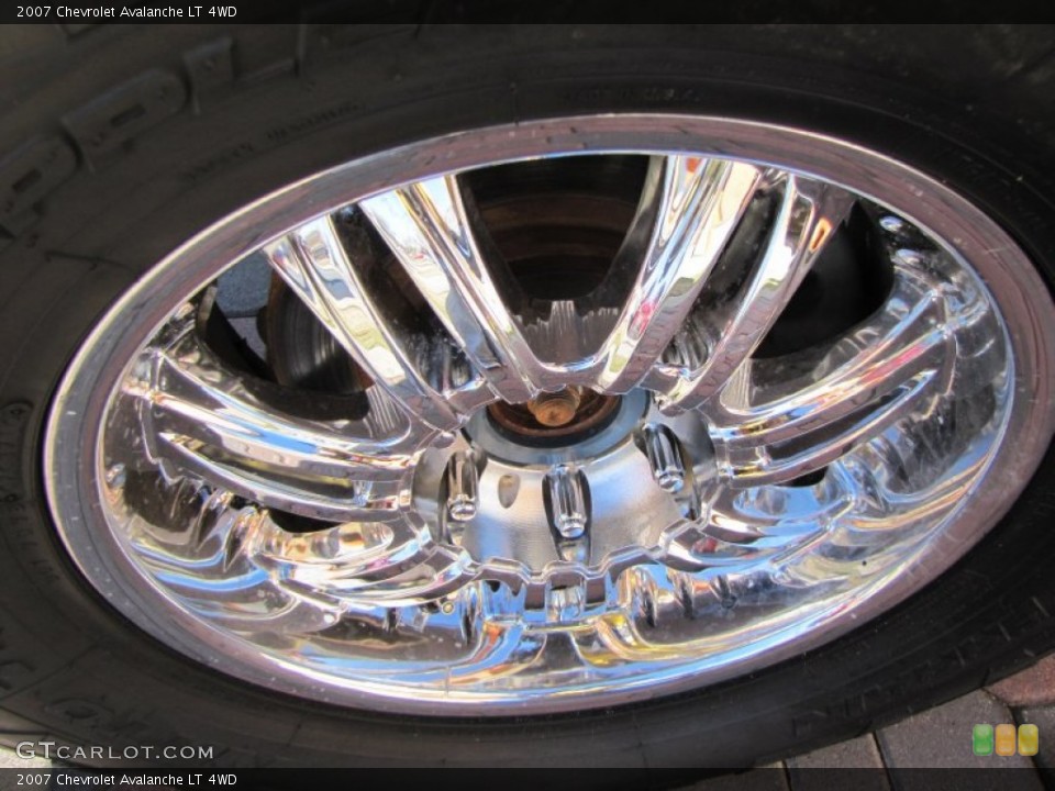 2007 Chevrolet Avalanche Custom Wheel and Tire Photo #57240017