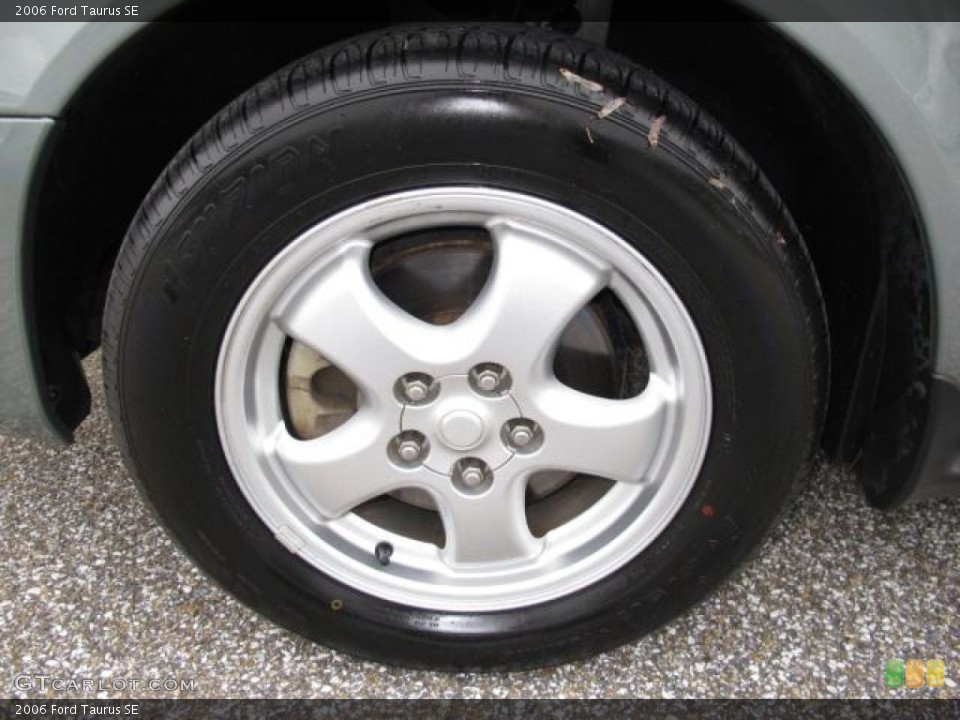 2006 Ford Taurus SE Wheel and Tire Photo #57261680