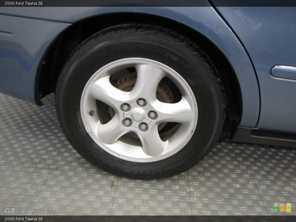 2000 Ford Taurus SE Wheel and Tire Photo #57351359