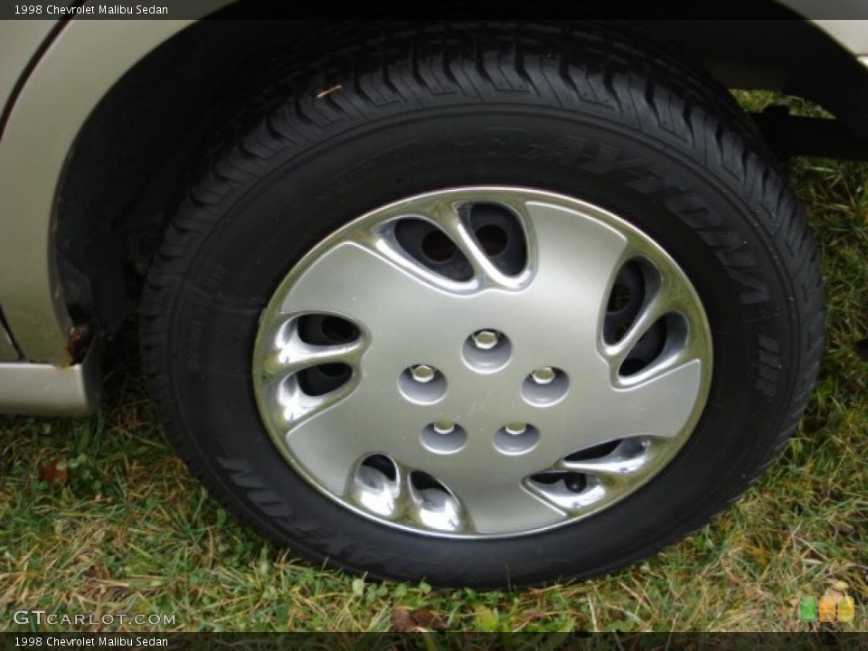 1998 Chevrolet Malibu Sedan Wheel and Tire Photo #57532891