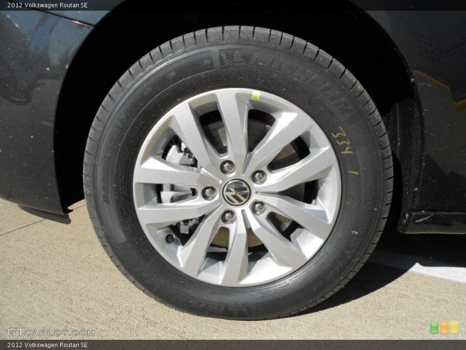 2012 Volkswagen Routan SE Wheel and Tire Photo #57572512