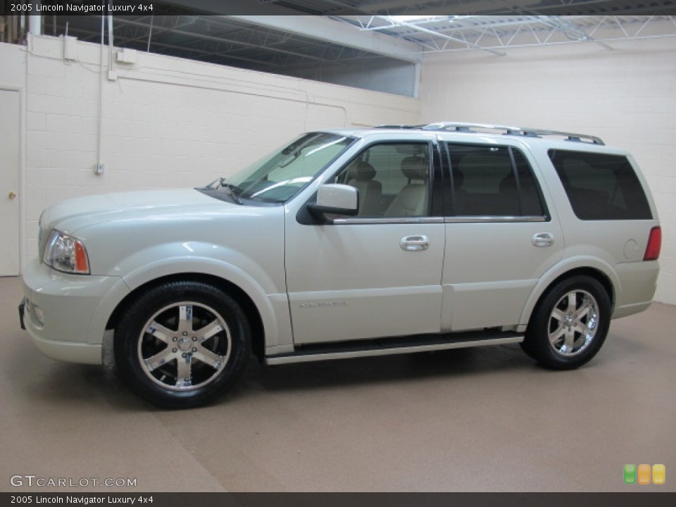 2005 Lincoln Navigator Custom Wheel and Tire Photo #57892798