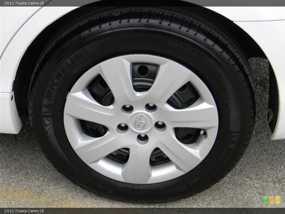 2011 Toyota Camry LE Wheel and Tire Photo #58300493
