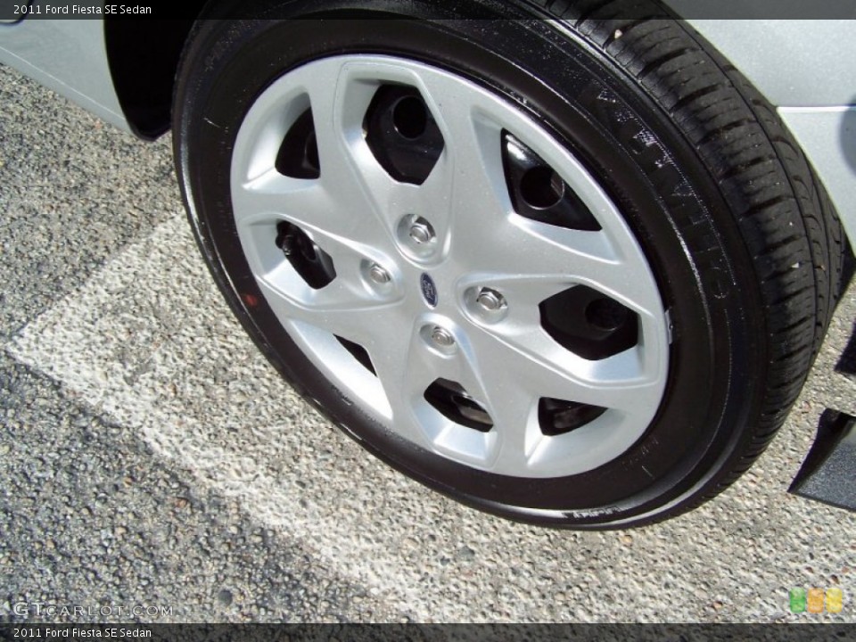 2011 Ford Fiesta SE Sedan Wheel and Tire Photo #58315629